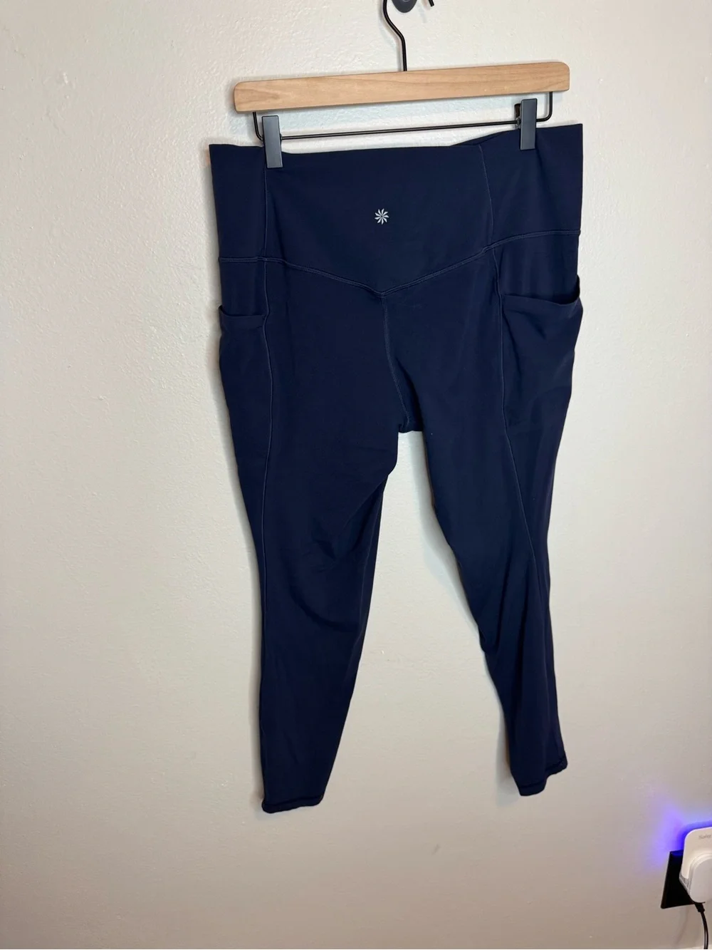 Athleta Salutation Stash II High Rise Legging Navy Blue pocket